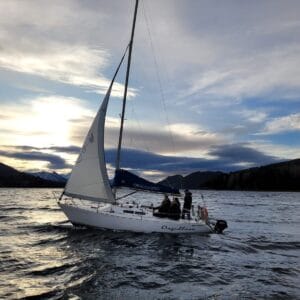 Paseo en velero por el lago Nahuel Huapi