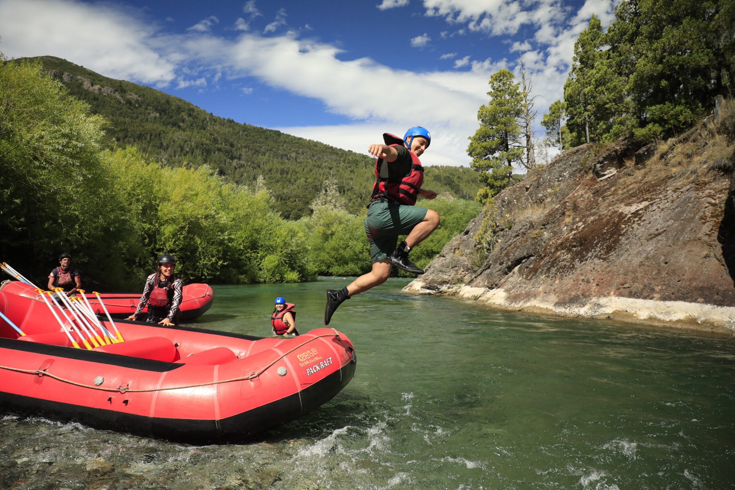 Experiencia Rafting &ndash; Saltando - Lauke Tours