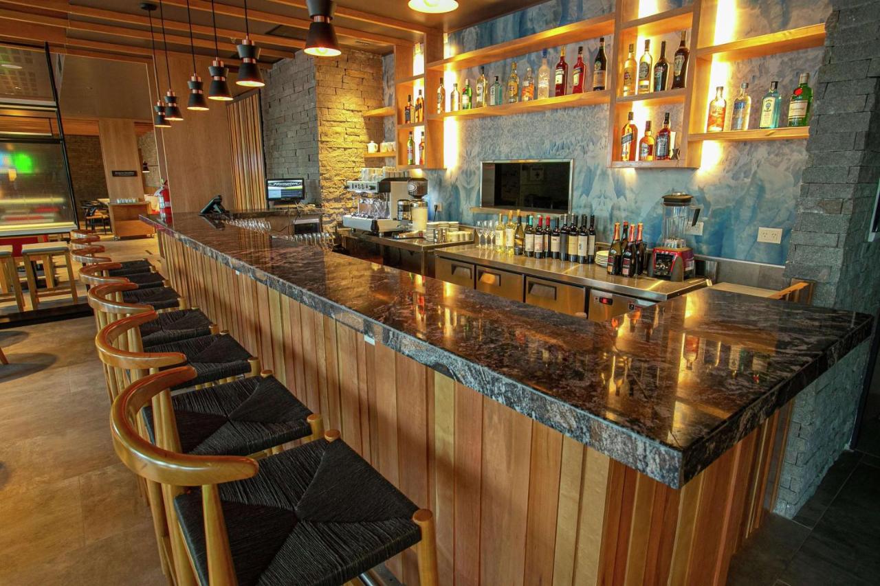 Hampton By Hilton Bariloche - Barra