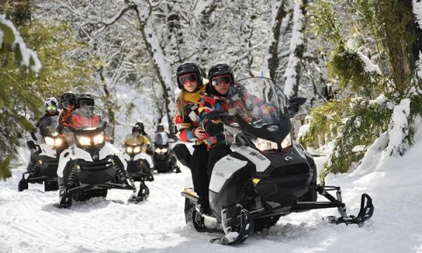 Paseo en Moto de Nieve - La Cueva, Cerro Catedral - Lauke Tours